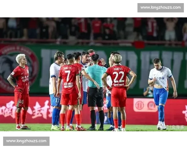 泰山队场边争议事件：彭欣力替补登场 2 分钟染红离场